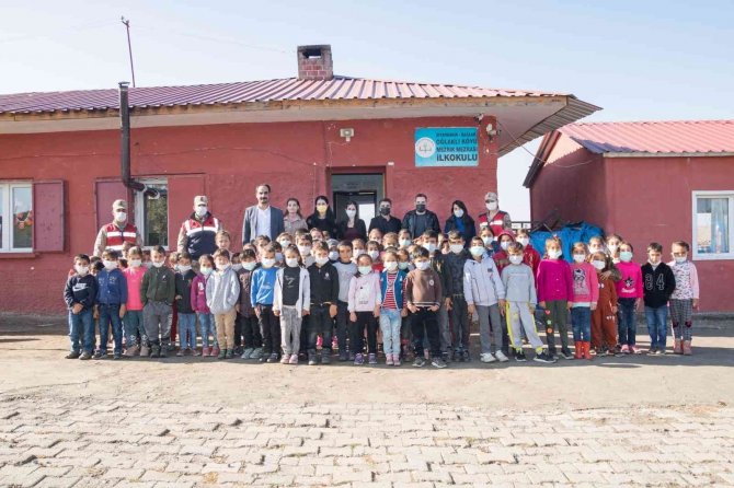 Diyarbakır’da Jandarma, Öğretmenler Gününü Kutladı