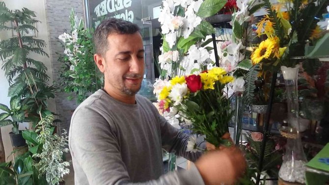 Diyarbakır’daki Çiçekçilerde ‘Öğretmenler Günü’ Yoğunluğu