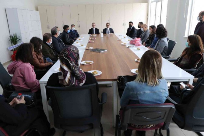 Başkan Vekili Koç, Öğretmenleri Unutmadı