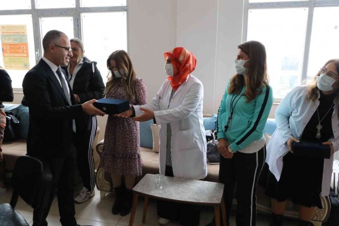 Başkan Vekili Koç, Öğretmenleri Unutmadı