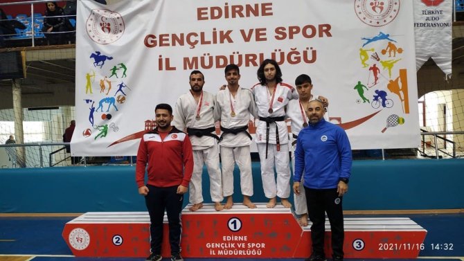Sakarya Büyükşehir Judocuları Edirne’de Kürsüye Çıktı