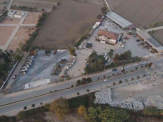 Efeler’in Yol Ekipleri Çalışmalarını Sürdürüyor