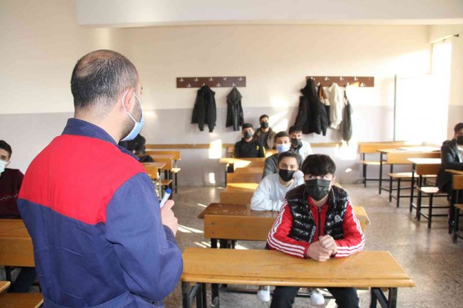 Öğrenim Yıllarında Dalga Geçtiler, O Yılmadan Çalıştı Hayalini Kurduğu Öğretmenlik Mesleğini Yapmaya Başladı