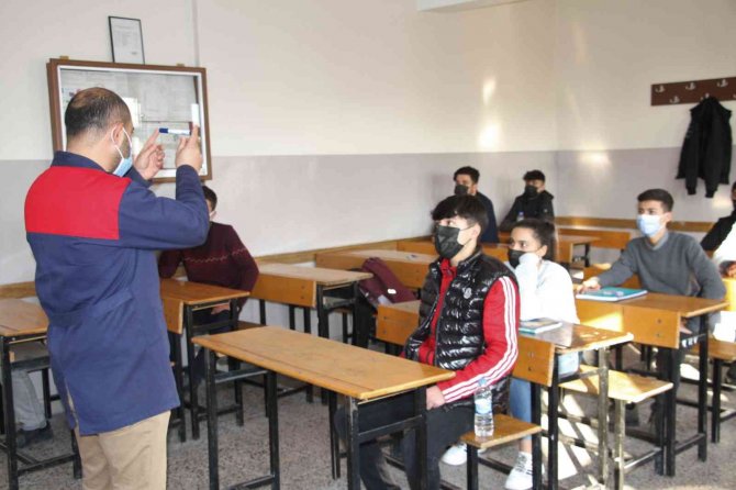 Öğrenim Yıllarında Dalga Geçtiler, O Yılmadan Çalıştı Hayalini Kurduğu Öğretmenlik Mesleğini Yapmaya Başladı