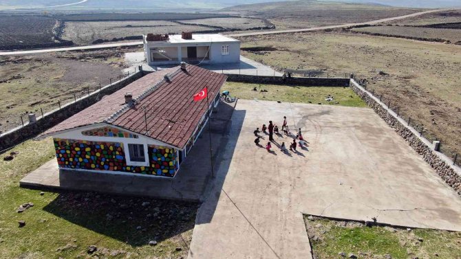 Hayali Köy Okulunda Öğretmen Olmaktı, Hayalini Gerçekleştirdi