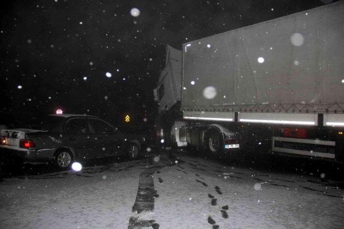 Erzincan Ve Bayburt’un Yüksek Kesimlerinde Kar Yağışı Etkili Oldu