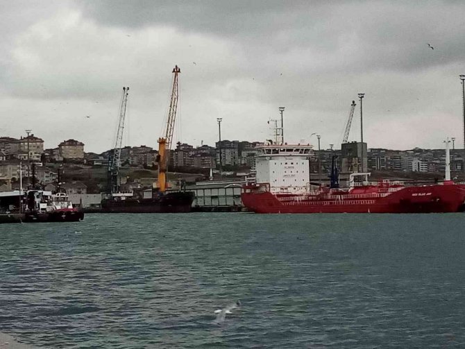 Bandırma’da Fırtına Ve Yağmur Hayatı Olumsuz Etkiliyor