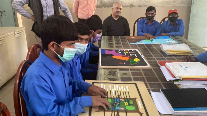 İ̇ki Öğretmen Manisa’dan Dünyaya İyilik Köprüsü Kurdu