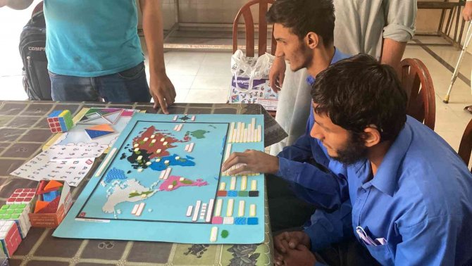 İ̇ki Öğretmen Manisa’dan Dünyaya İyilik Köprüsü Kurdu