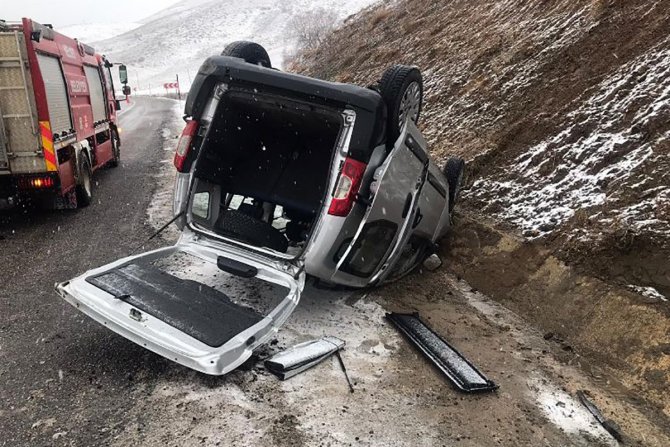 Pöske Dağında Virajı Alamayan Araç Devrildi: 1’i Ağır, 5 Yaralı
