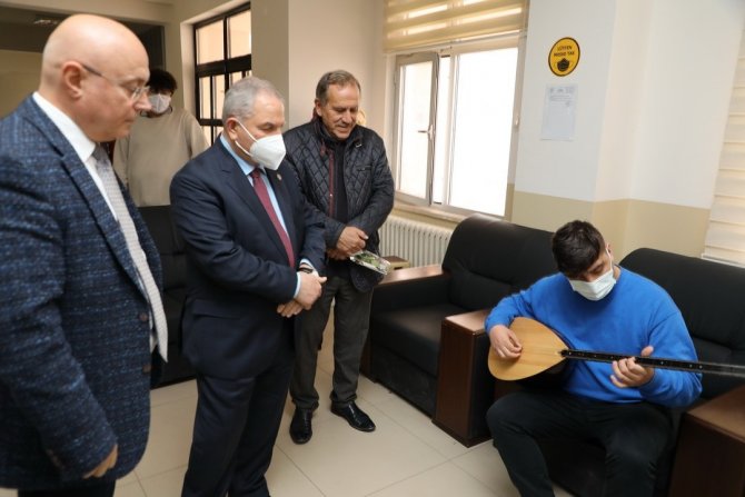 Başkan Demirtaş, Öğretmenlerin Gününü Çiçekle Kutladı