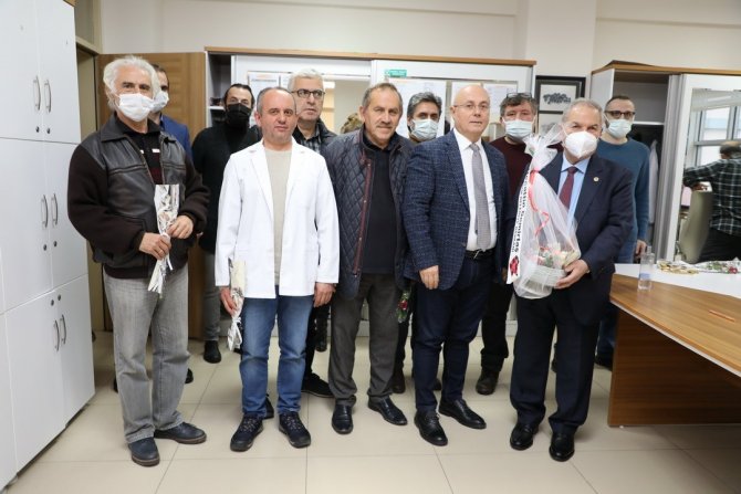 Başkan Demirtaş, Öğretmenlerin Gününü Çiçekle Kutladı