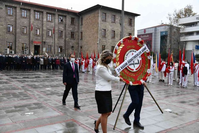 Isparta’da 24 Kasım Öğretmenler Günü Töreni