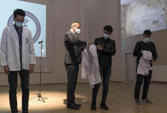 Kün Diş Hekimliği Öğrencileri Beyaz Önlüklerini Giydi