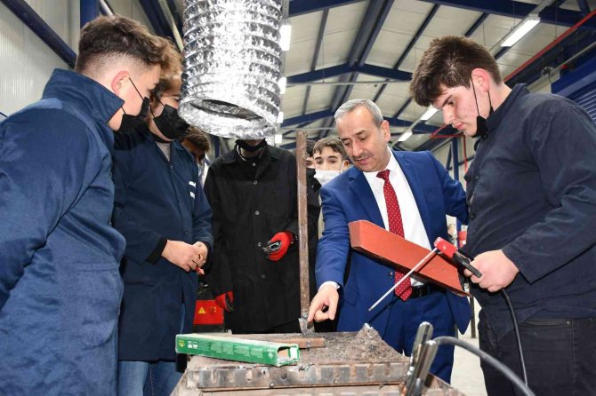 Kurulan Atölyelerle Öğrencilerin, İş Gücü Piyasasına Dahil Olmaları Amaçlanıyor