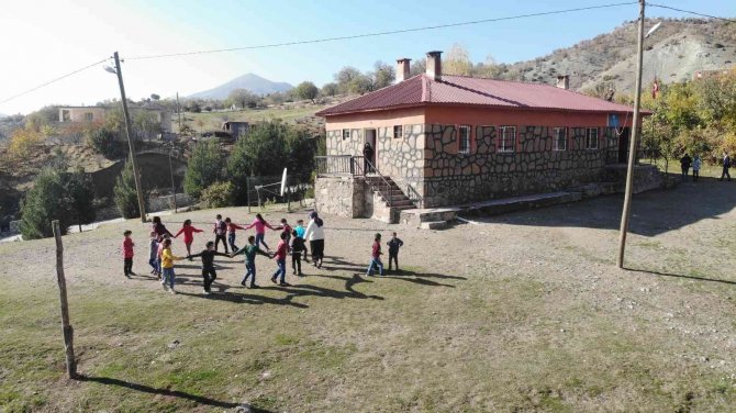 Elif Öğretmenin Eğitim Aşkı