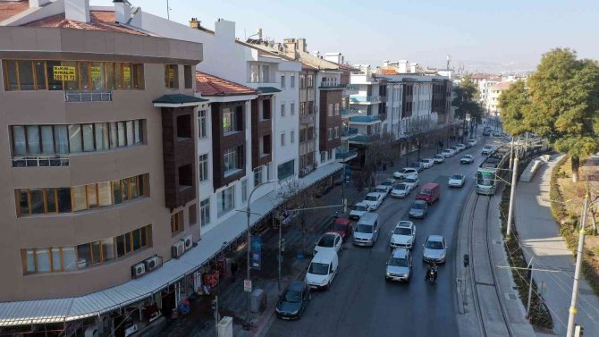 Konya’da Alaaddin Caddesindeki Binalar Tarihi Dokuya Uygun Hale Geliyor
