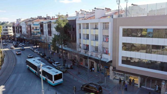 Konya’da Alaaddin Caddesindeki Binalar Tarihi Dokuya Uygun Hale Geliyor