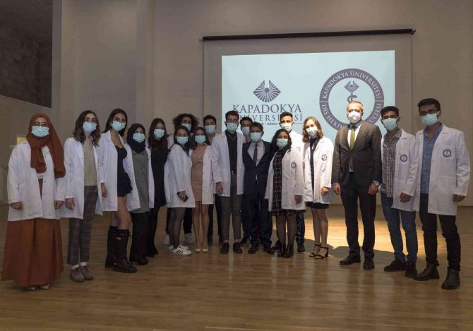 Kün Diş Hekimliği Öğrencileri Beyaz Önlüklerini Giydi