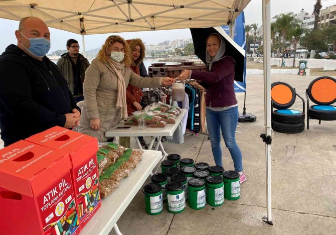 Kuşadası’nda Atıklar Gelecek İçin Biriktiriliyor