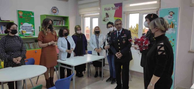 Kütahya’da Jandarma, “Öğretmenler Gününü” Kutladı