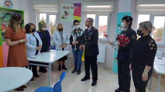 Kütahya’da Jandarma, “Öğretmenler Gününü” Kutladı