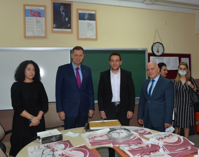 Manisa Tb Anadolu Lisesinde Öğretmenler Günü Kutlandı