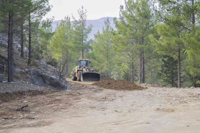 Mersin Büyükşehir Belediyesi, Yol Çalışmalarına Devam Ediyor