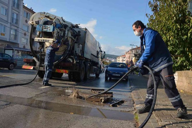 Muski̇’den Yağmur Sonrası Kanallarda Temizlik Çalışması