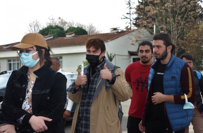 Omü İ̇letişim Fakültesi’nde Vize Öncesi Hamsi Şenliği