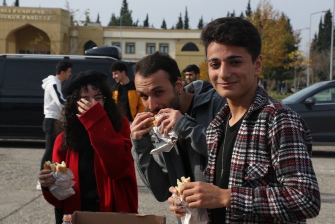 Omü İ̇letişim Fakültesi’nde Vize Öncesi Hamsi Şenliği