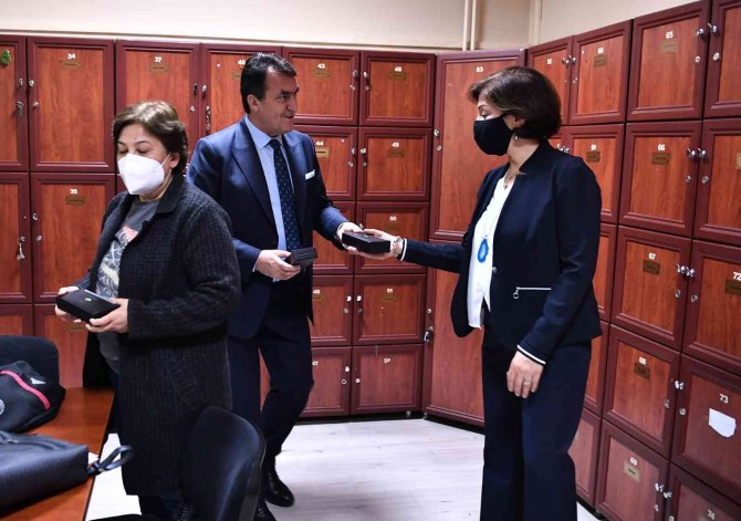 Dündar’dan Öğretmenlere Anlamlı Hediye