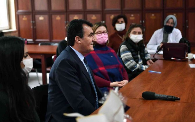 Dündar’dan Öğretmenlere Anlamlı Hediye