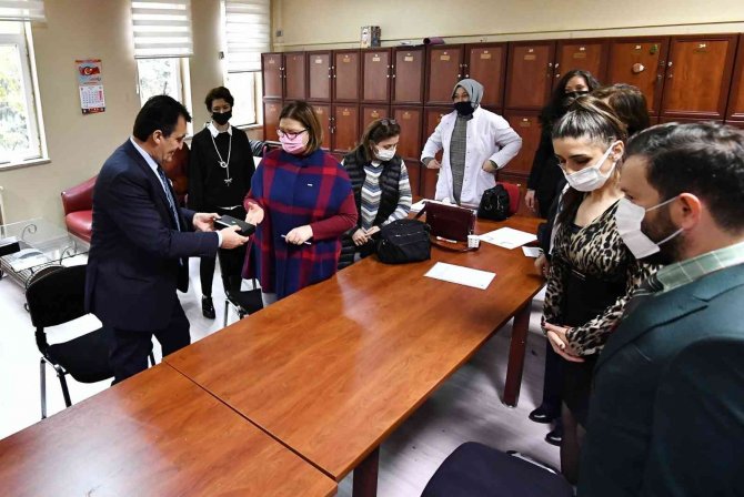 Dündar’dan Öğretmenlere Anlamlı Hediye