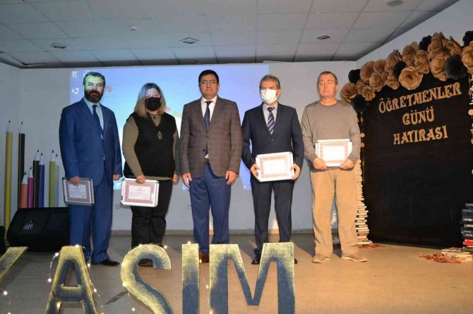 Alaçam’da Öğretmenler Günü Kutlandı