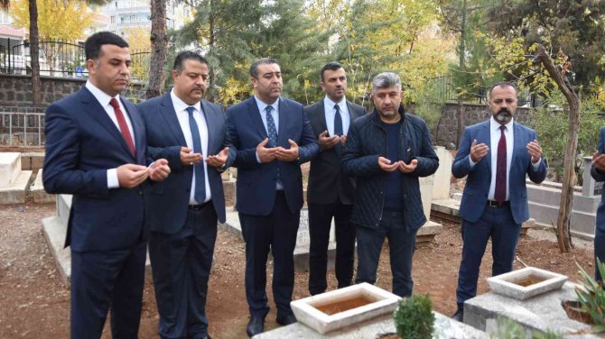 Şehit Öğretmenler Kabirleri Başında Anıldı