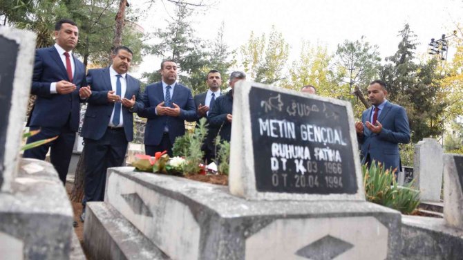 Şehit Öğretmenler Kabirleri Başında Anıldı