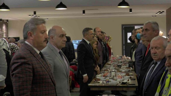 100 Yıl Sonra Gelen Mezuniyet Töreninde Diplomalar Gözyaşları İle Verildi