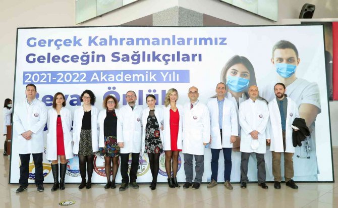 Edirne’de Diş Hekimliği Öğrencileri Beyaz Önlüklerini Giydi