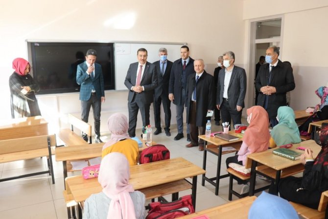 Tüfenkci’den Öğretmenler Günü Mesajı