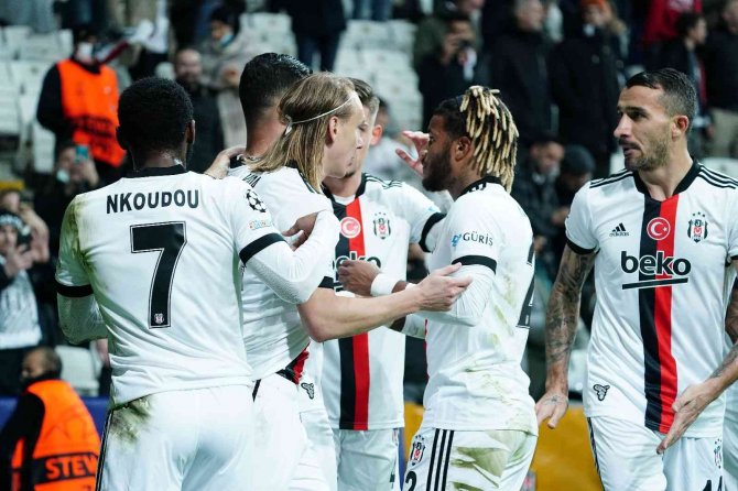 Uefa Şampiyonlar Ligi: Beşiktaş: 1 - Ajax: 0 (İ̇lk Yarı)