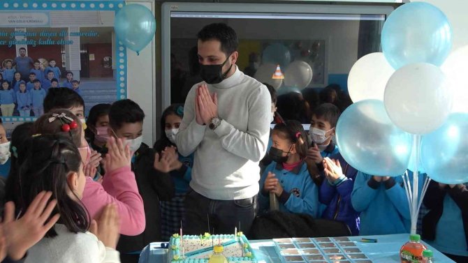 Veli Ve Öğrencilerden Sınıf Öğretmenine ‘Öğretmenler Günü’ Sürprizi