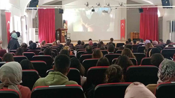 Dicle’de Öğretmenler Günü Kutlandı