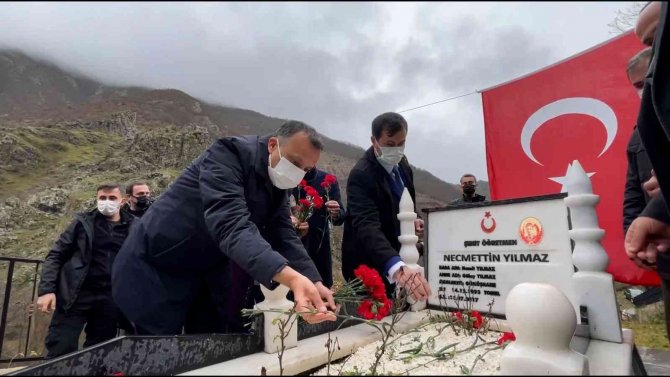 Şehit Öğretmen Necmettin Yılmaz Kabri Başında Anıldı