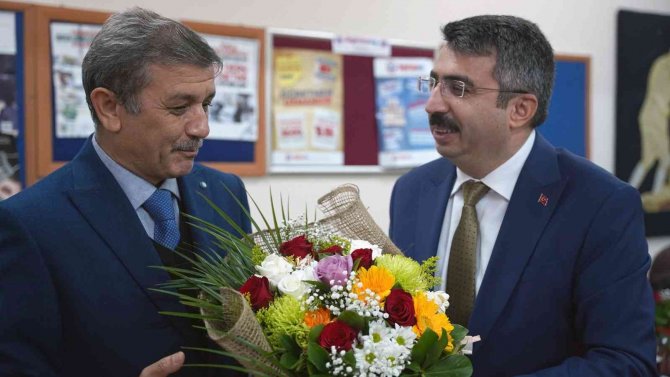 Yılmaz’dan İlkokul Öğretmenine Sürpriz