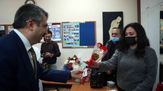 Yılmaz’dan İlkokul Öğretmenine Sürpriz