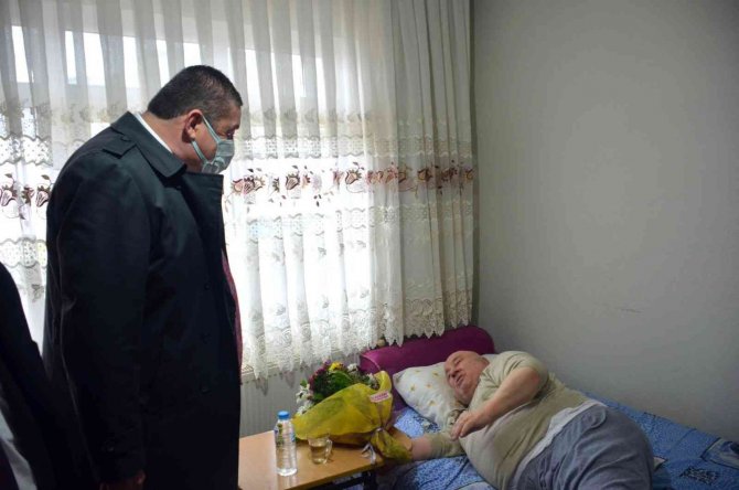 Başkan Tekin Öğretmenlerini Unutmadı