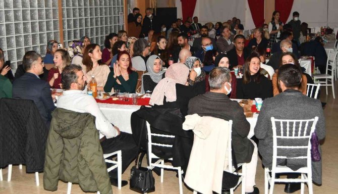 Yalova’da Öğretmenlere Yakışır Kutlama