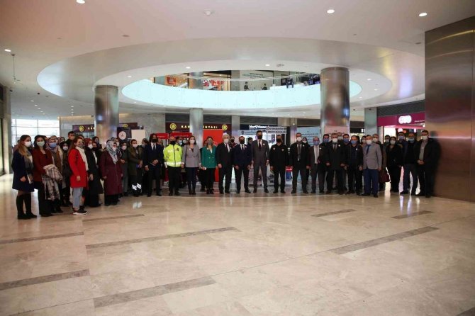 Polisler Kadınlara Kades’i Tanıttı