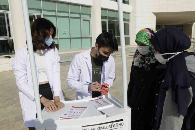 Prof. Dr. Kuştarcı: “Diş Hastalıkları Başta Kalp Kapakçığı Olmak Üzere Pek Çok Organı Etkiliyor”